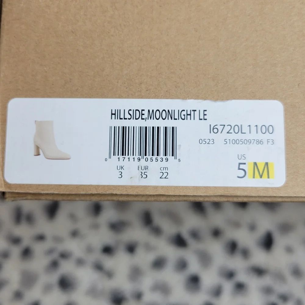 NIB Vince Hillside Leather Bootie In Moonlight Ivory Size 5M - Picture 11 of 11